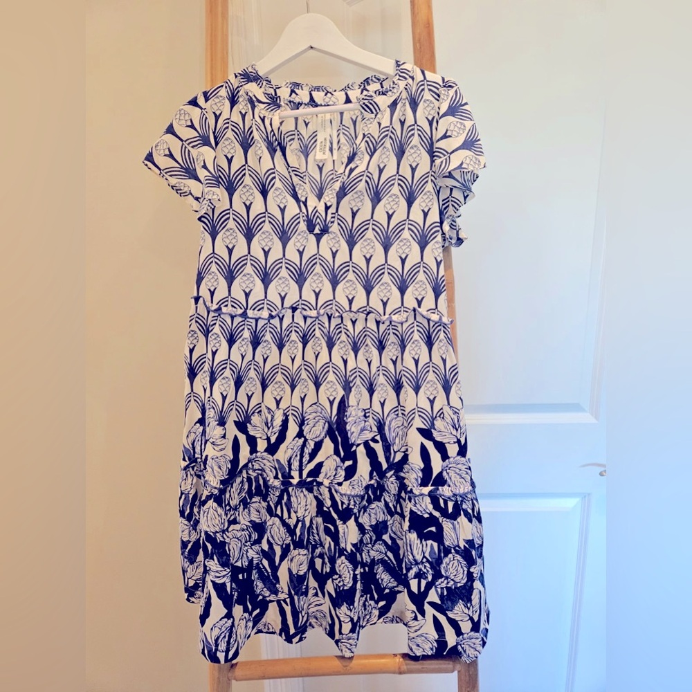 Cecilia Jetterson exclusively Anthropologie
Petite Medium